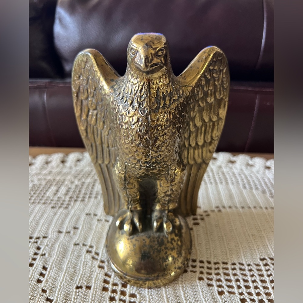 Brass Eagle very heavy piece. Beautiful!